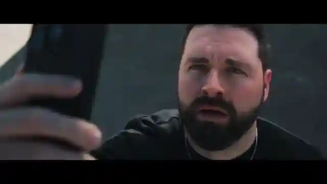 mastering-visual-effects-film-riots-phone-screen-wizardry
