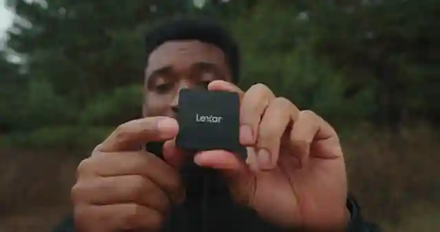 ultimate-iphone-16-pro-accessories-lexar-go-ssd-usbc-hub-review