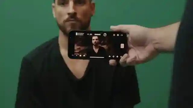 film-riot-reviews-latest-iphones-and-small-rig-kit-for-cinematic-filmmaking