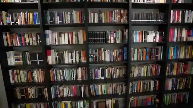 justin-odishos-eclectic-library-tour-insights-on-books-and-beyond